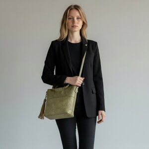 Metro Muse Bucket Handbag/Crossbody